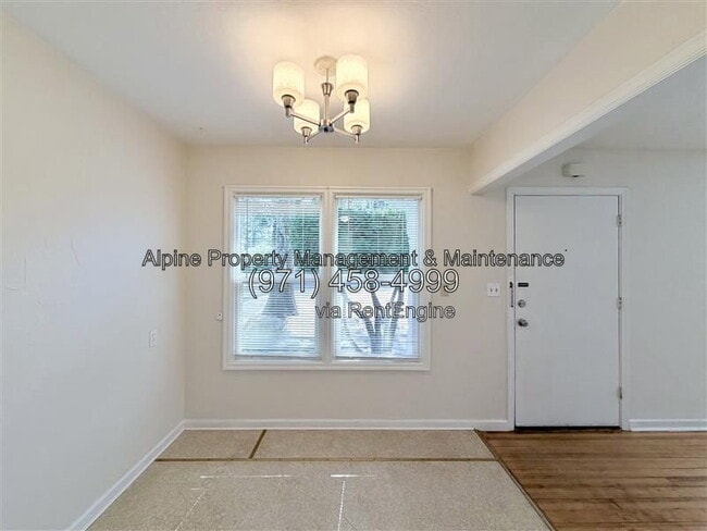 Building Photo - 1017 NE Birchwood Dr