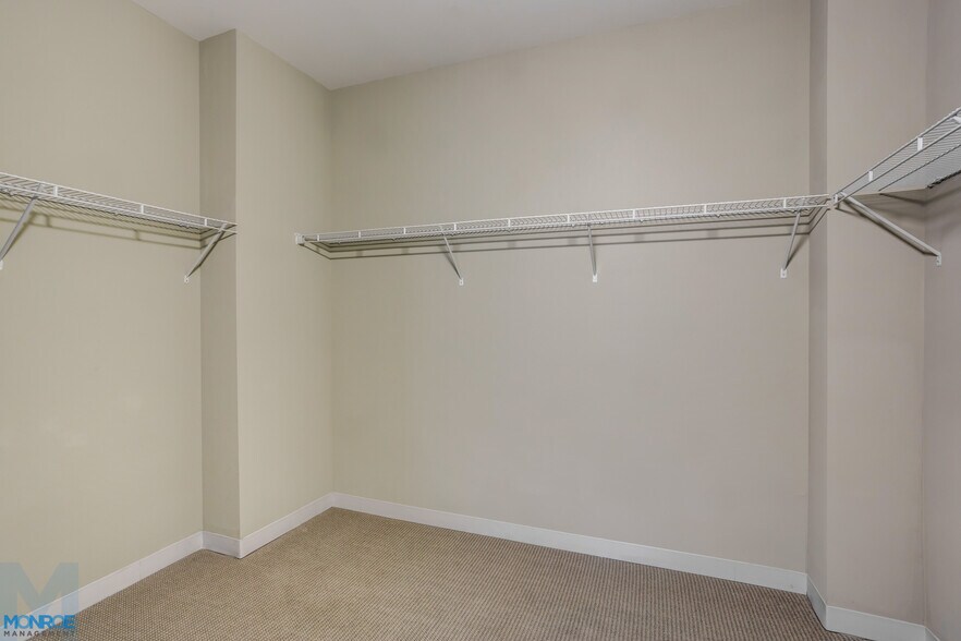 Building Photo - 851 W Grand Ave