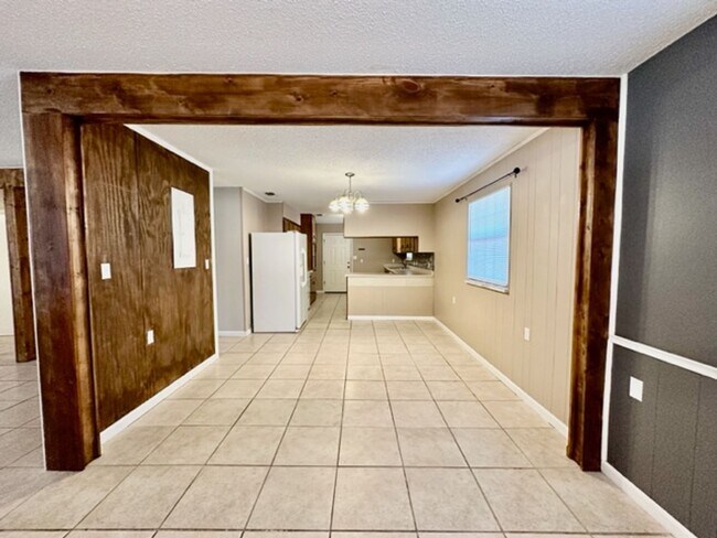 Building Photo - Spacious 3 Bedroom Duplex for Rent in Nice...
