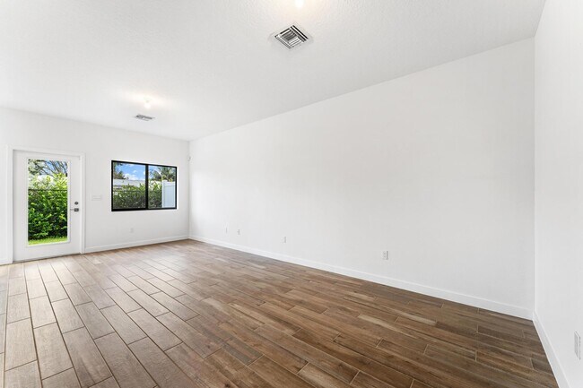 Building Photo - 5024 Elderberry St