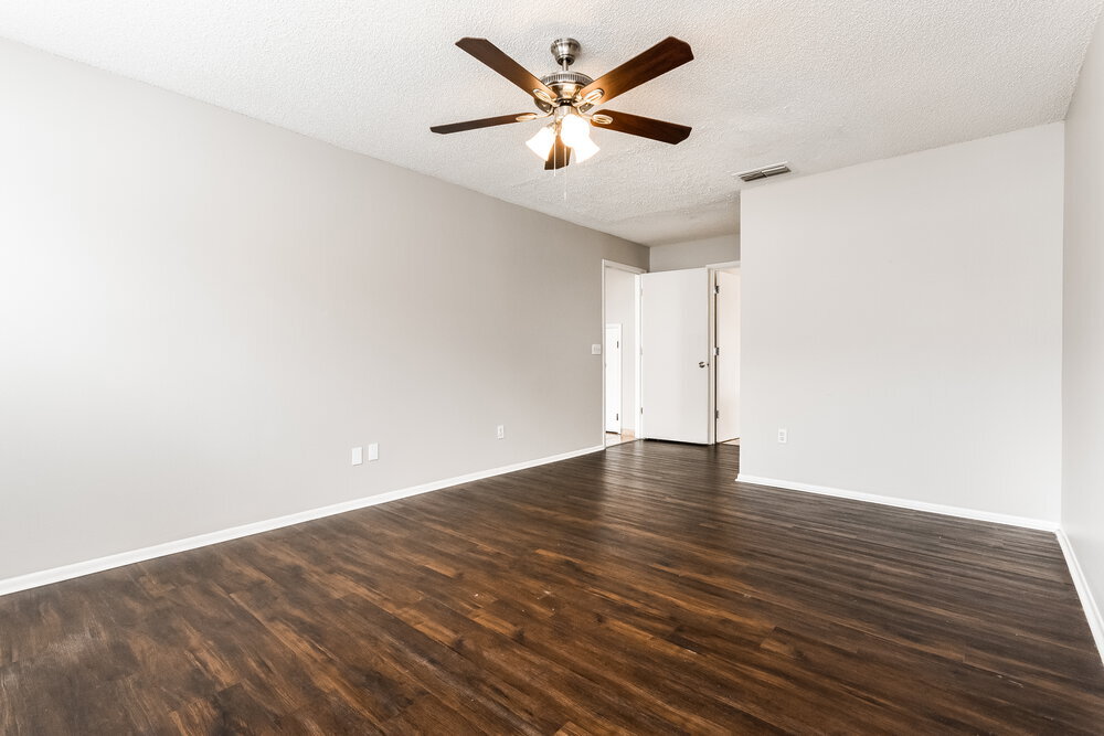 Building Photo - 12612 Belrose Ave