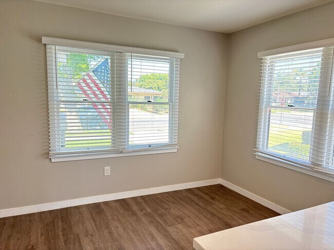 Building Photo - Historic renovated 3 bedroom Craftsman In ...