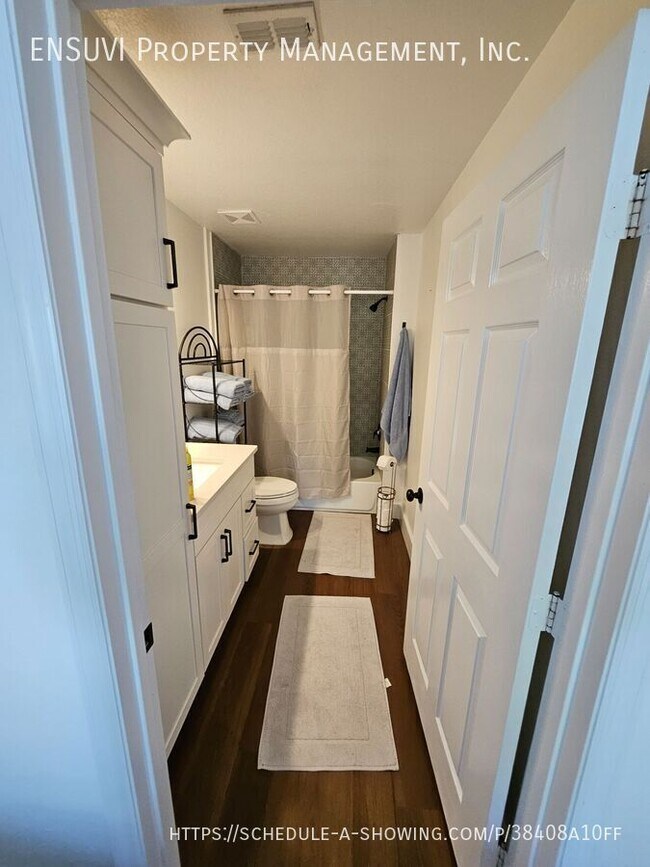 Building Photo - 9588 Lake Chase Island Way