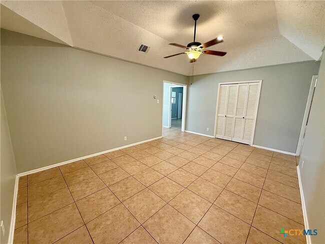 Building Photo - 705 Woodcrest Cir