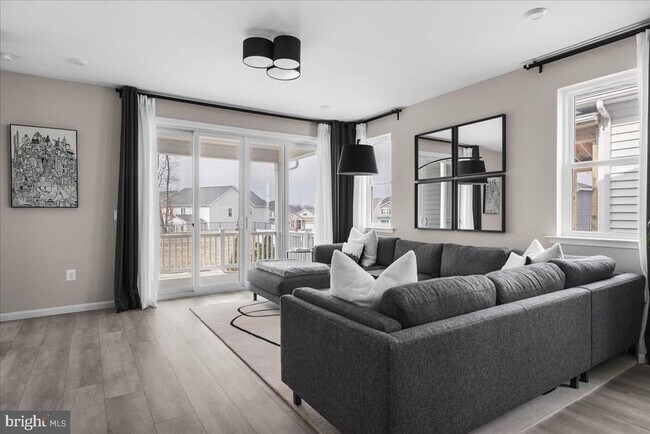 Building Photo - 154 Nevermore Dr