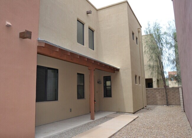 Building Photo - 381 E Calderwood Rd