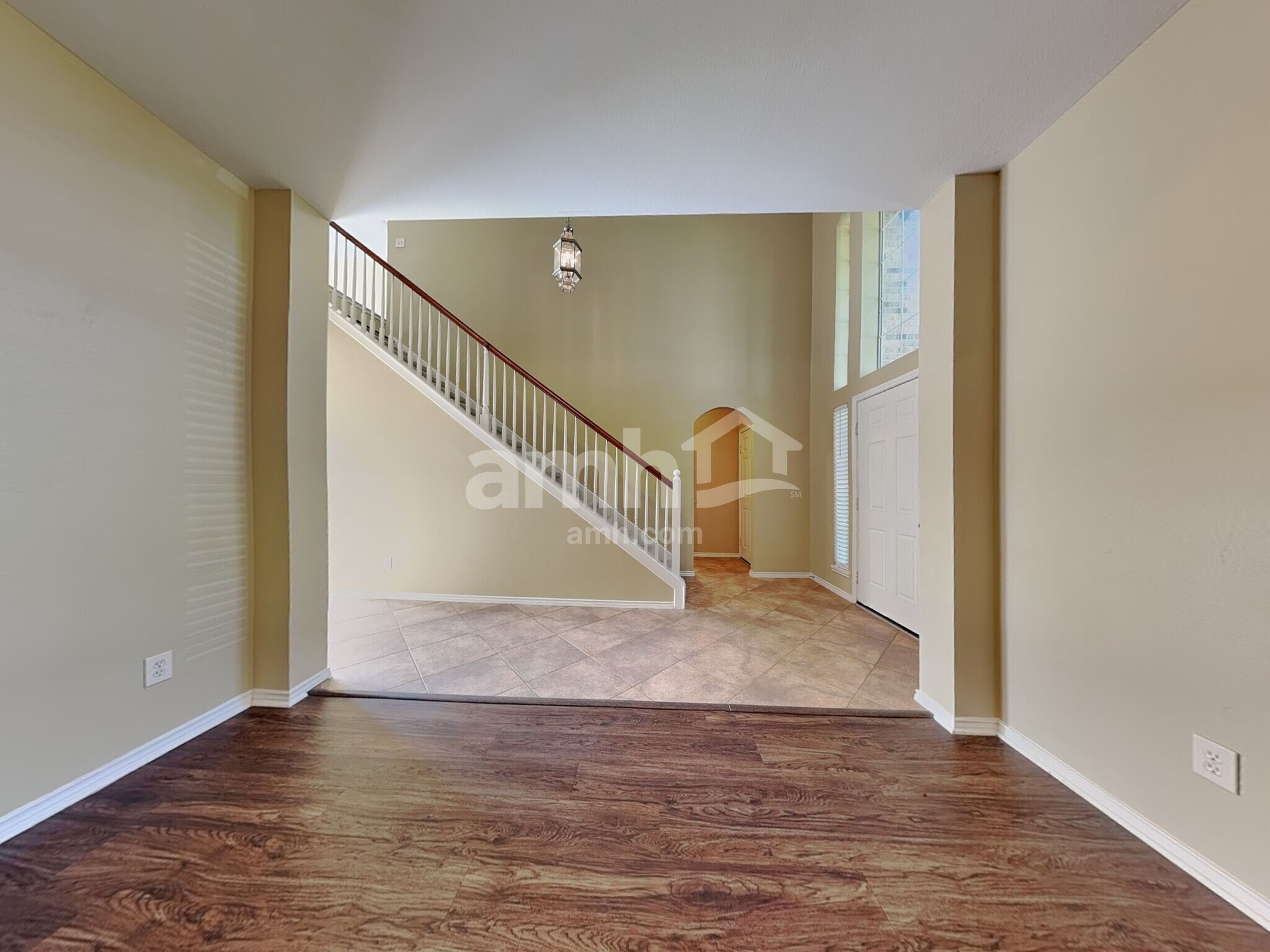 Building Photo - 2718 Lakecrest Way Dr