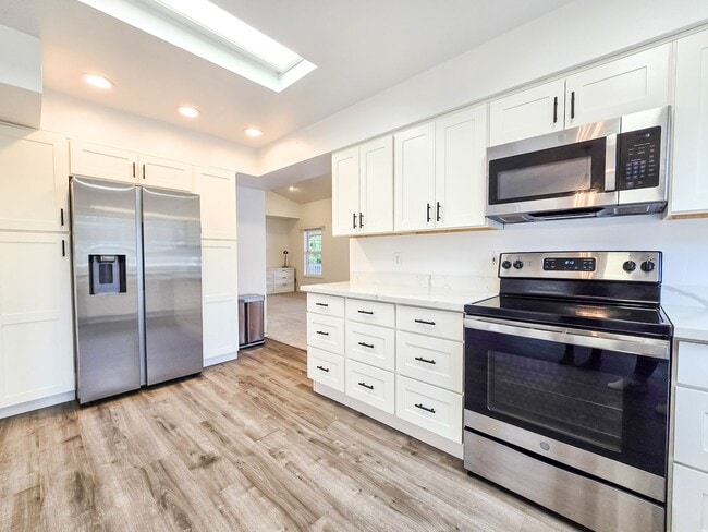 Building Photo - Modern 3BD 2BA Rambler