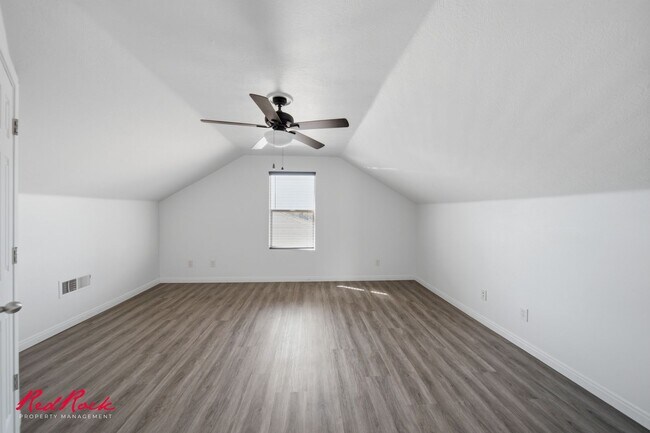 Building Photo - 3304 W Palomar