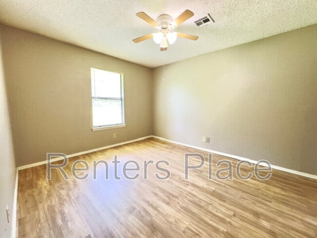 Building Photo - 4809 S Gum Ave