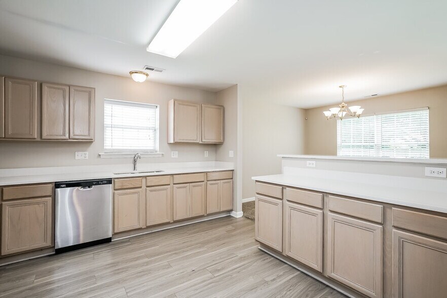 Building Photo - 5405 Kissimmee Ln