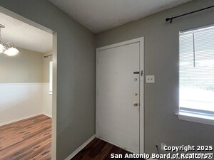 Building Photo - 311 E San Antonio Ave