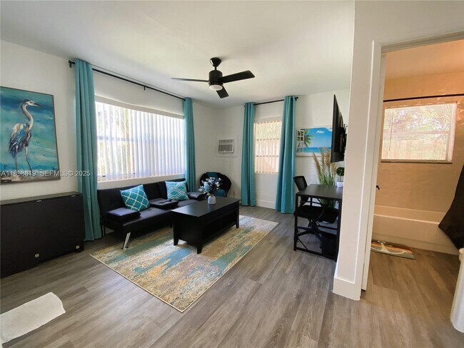 Building Photo - 3208 Canal Dr