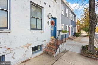 Building Photo - 214 S Henry St