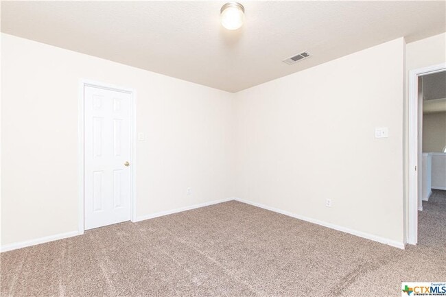 Building Photo - 2122 Modoc Dr