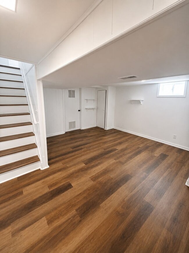 Building Photo - Beautiful 3 Bedroom 1.5 Bath recently rotavated
