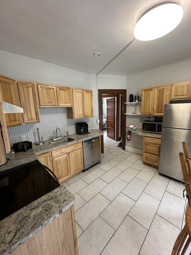 Building Photo - All-Inclusive Living in Collegetown!