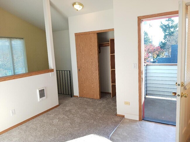 3rd floor loft and balcony - 6205 SE 92nd Ave