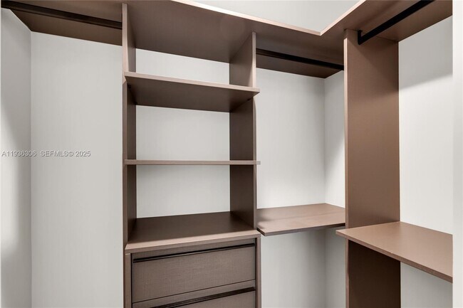 Building Photo - 11 NE 6th St