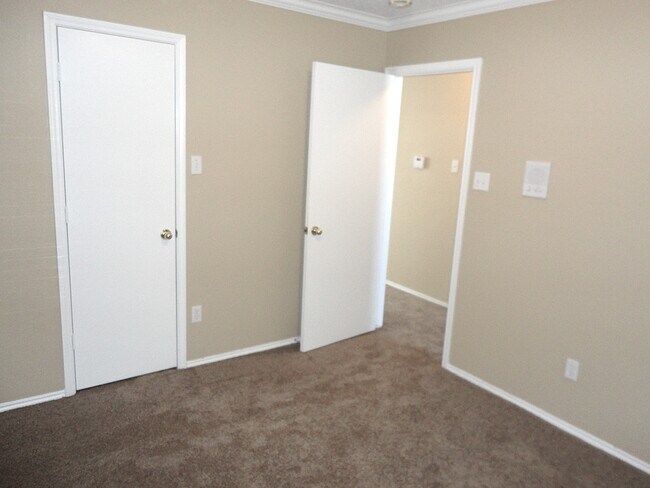 Building Photo - 6421 Jennie Ln