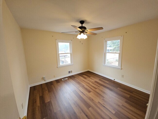 Building Photo - Renovated Mableton 3 Bedroom 2 Bath Home for Rent now