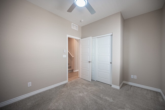 Building Photo - 600 N Carriage Hill Dr