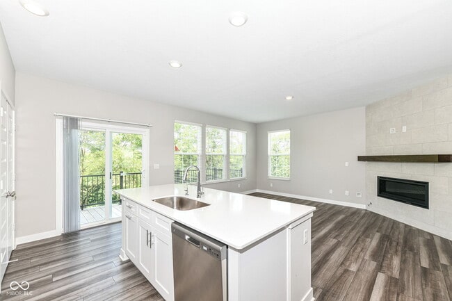 Building Photo - 6898 Sunstone Pl