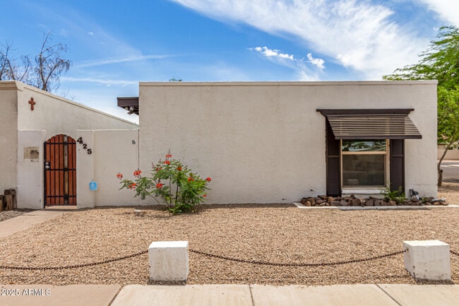 Primary Photo - 425 W Pebble Beach Dr