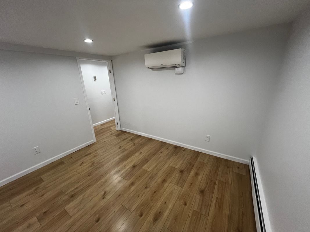 Building Photo - 25 Spruce St