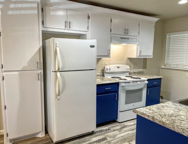 Kitchen fridge and stove - 819 E Lindsey St