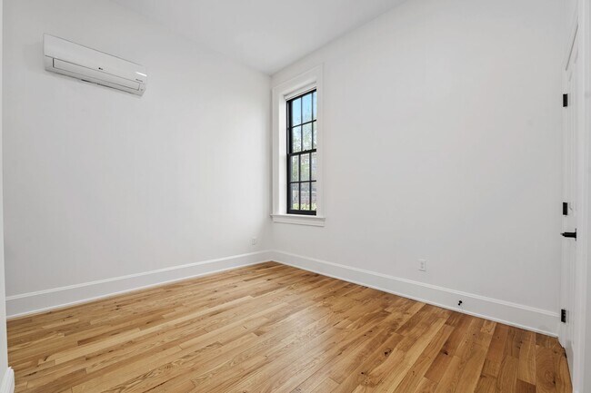 Building Photo - 1121 Dayton St