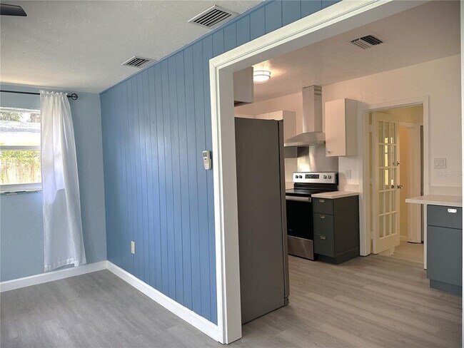 Building Photo - 2275 Hawthorne St