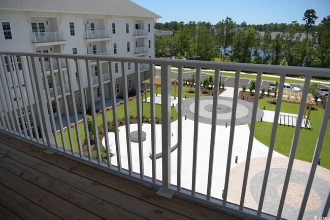 Building Photo - 147 Laurenco Loop