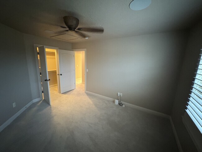 Building Photo - 431 N Fairway Dr