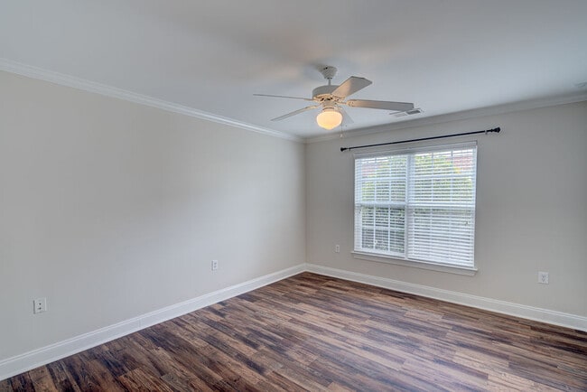 Building Photo - 2820 Bloomfield Ln