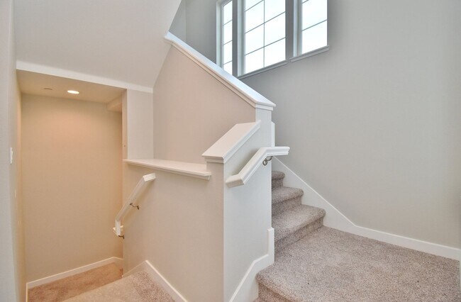 Building Photo - COMING SOON! $3,340 STUNNING  2 BEDROOM MODEL TOWNHOUSE IN CENTRAL FREMONT