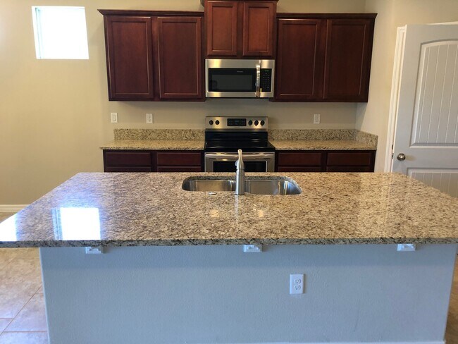 Building Photo - Gorgeous 4-Bedroom, 2-Bathroom  Home in Wi...