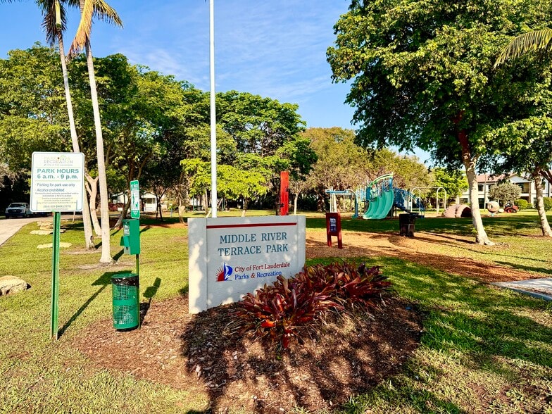 Building Photo - 800 NE 14th St