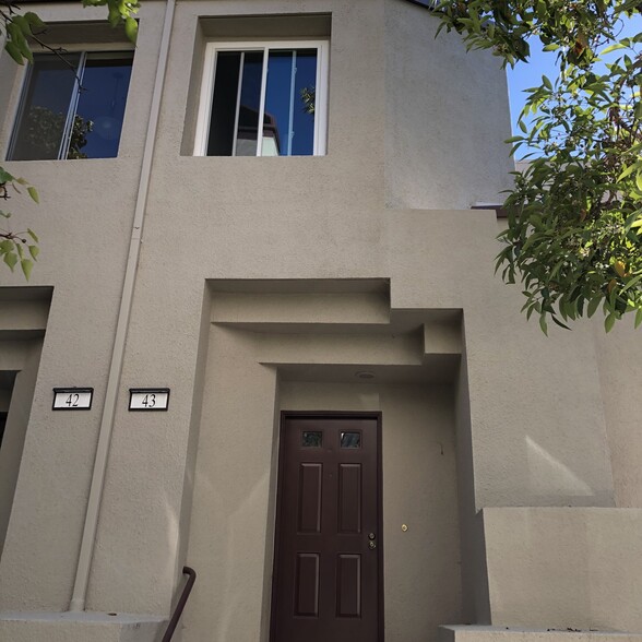 Front door - 43 E Court Ln