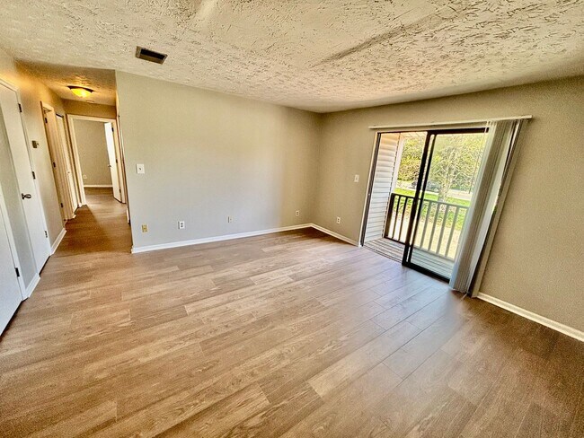 Building Photo - Move in now and pay NO RENT for the rest o...