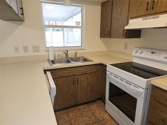 Building Photo - 3914 Gatewood Dr