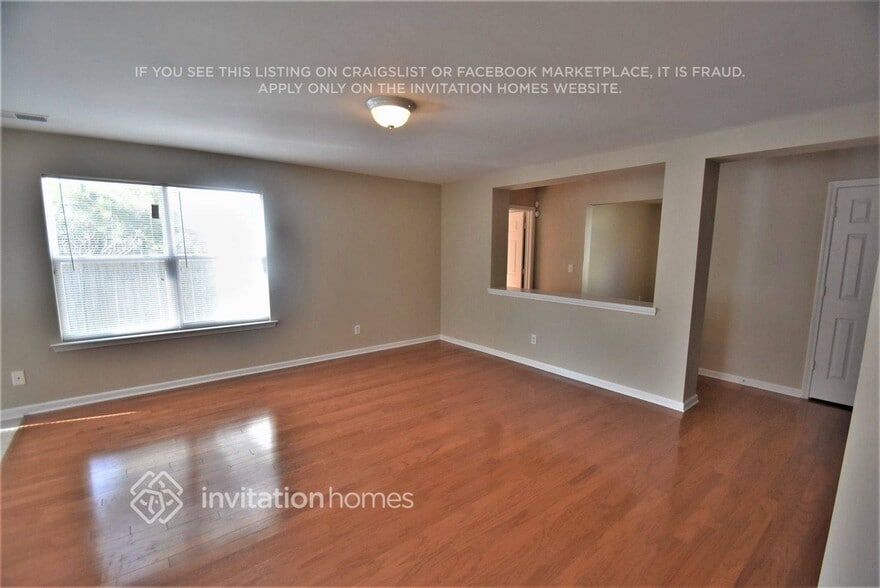 Building Photo - 2943 Edgewater St SW