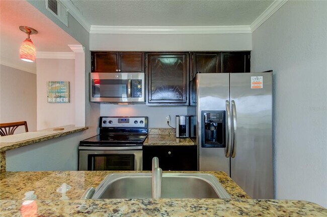 Building Photo - 2506 N Rocky Point Dr