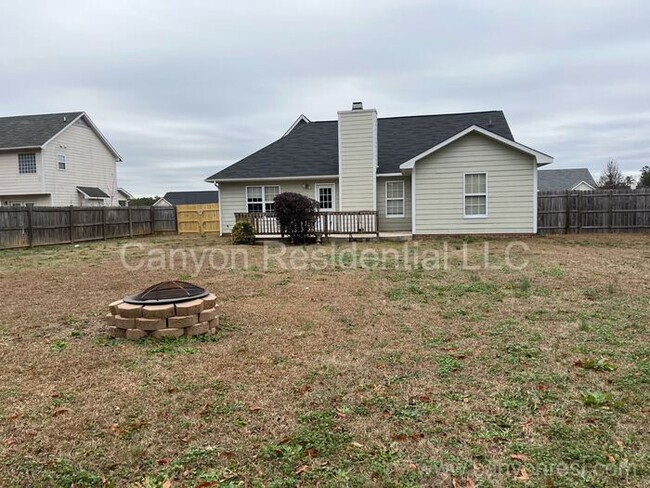 Building Photo - Charming 3-Bedroom Ranch