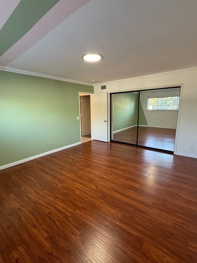 Building Photo - Spacious 4 Bed 3 Bath Cul-de-Sac Home