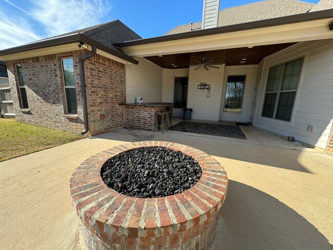 Building Photo - Gated Community close to Barksdale Air Force Base...