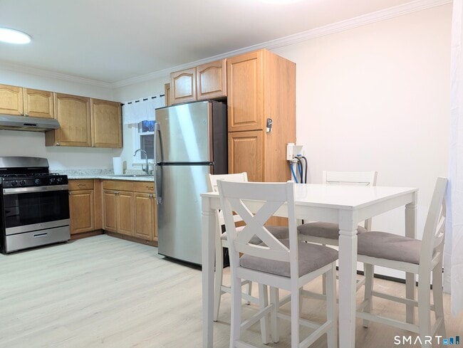 Building Photo - 186 Marigold Ave