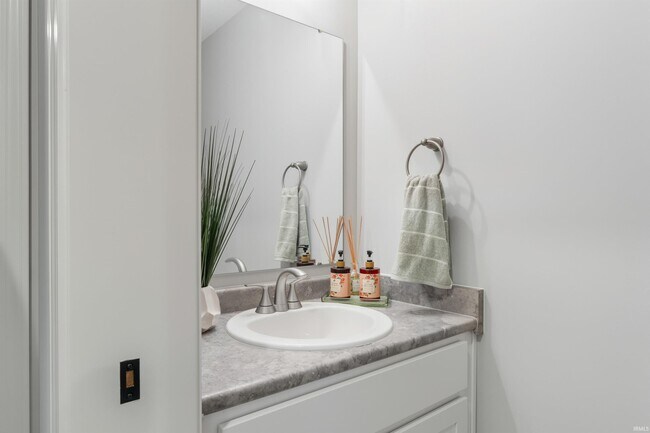 Building Photo - 14732 Verona Lks Psge