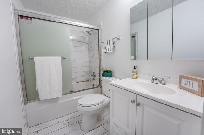 Building Photo - 4711 Hersand Ct