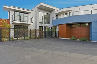 Building Photo - 10 Notre Dame Pl
